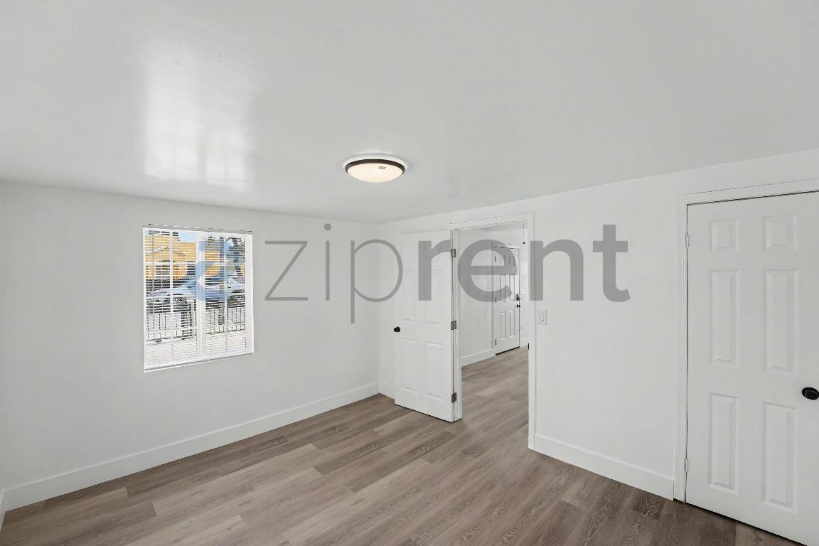 Building Photo - Unit
