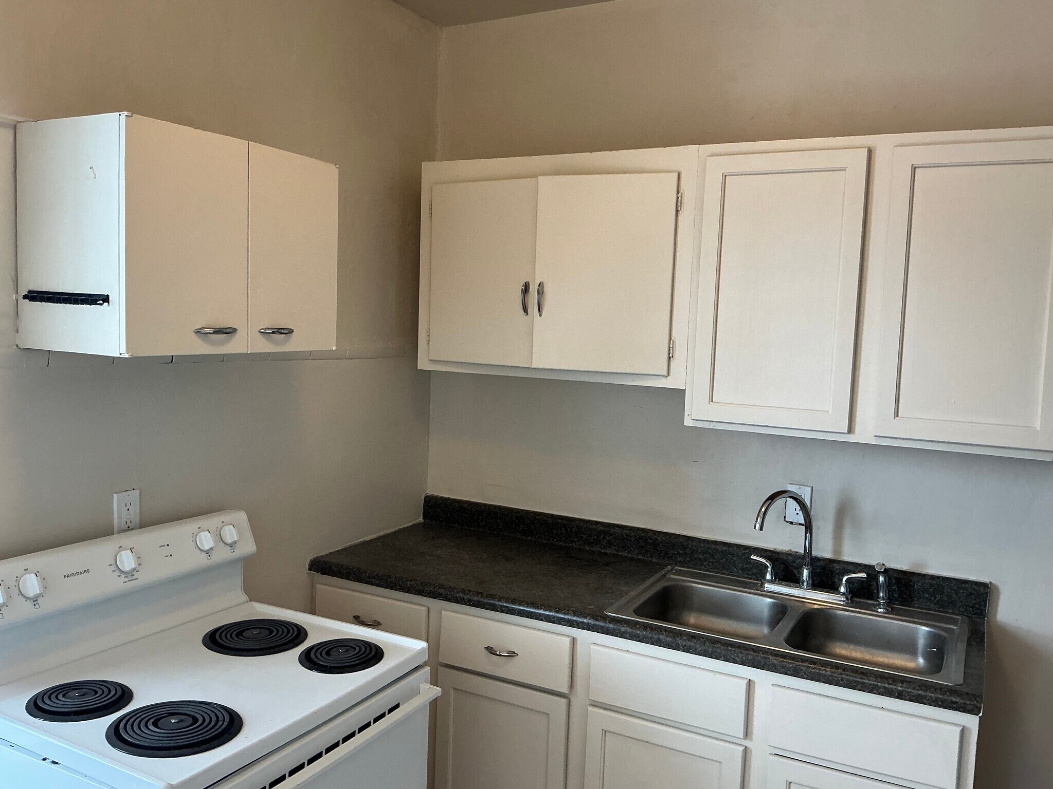 Building Photo - 30 S 13th St