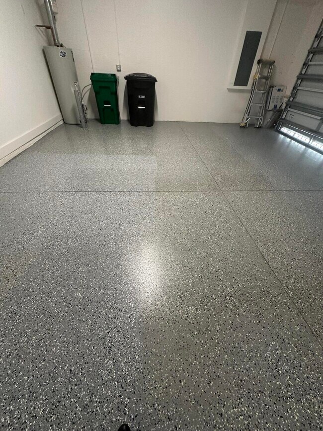 Building Photo - 12465 SW Crystal Cv Dr