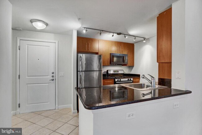 Building Photo - 1021 N Garfield St