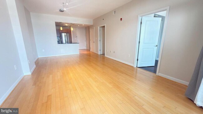 Building Photo - 5750 Bou Ave