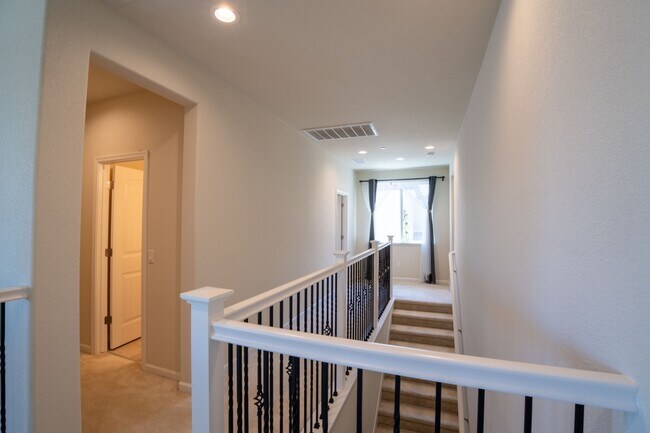 Building Photo - 3625 Blue Bird Dr