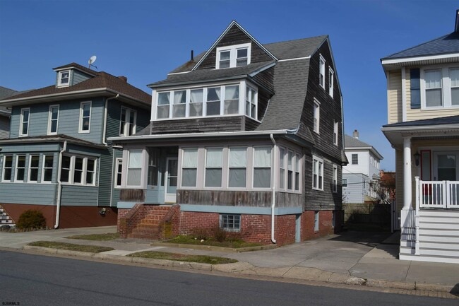 Primary Photo - 19 S Surrey Ave