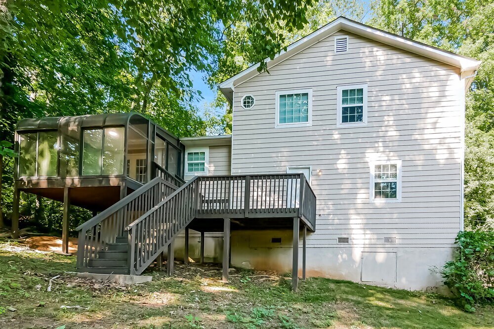 Building Photo - 212 Wildwood Dr