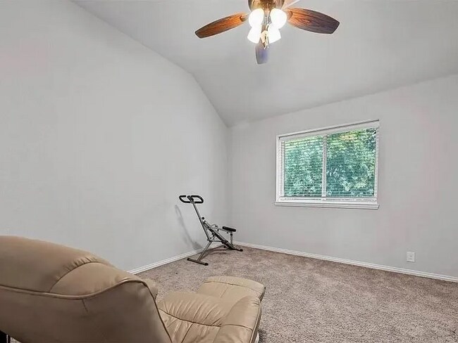 Building Photo - 1902 Sunflower Dr