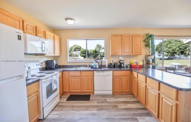 Building Photo - 250 SW Homeland Rd