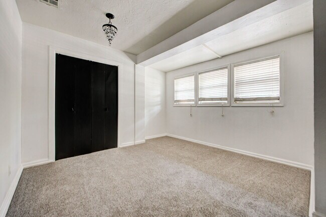 Building Photo - 1222 Camden Way