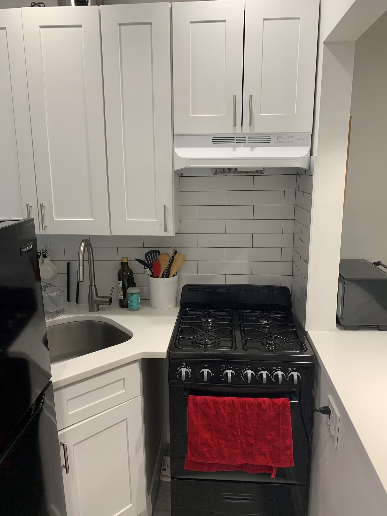 Kitchen - 521 E 81st St