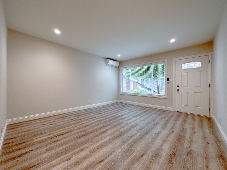 Building Photo - 6446 Lexington