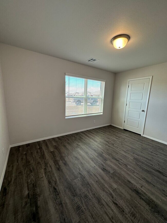 Building Photo - Now Preleasing Beautiful 3-Bedroom Home in Broken Arrow