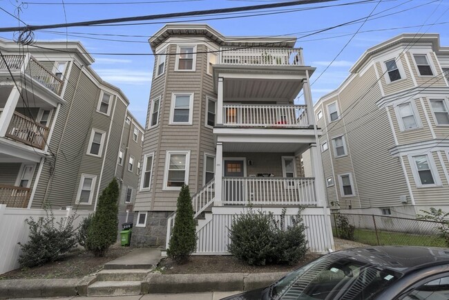 Building Photo - 351 Centre St