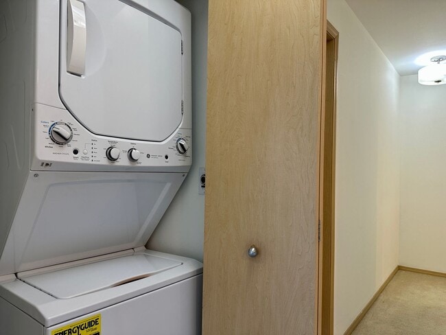 Building Photo - 2 Weeks Free Rent at Wonderful Greenwood 2 Bed/2Bath