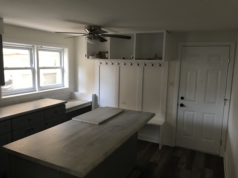 Building Photo - 9647 Pacific Ave