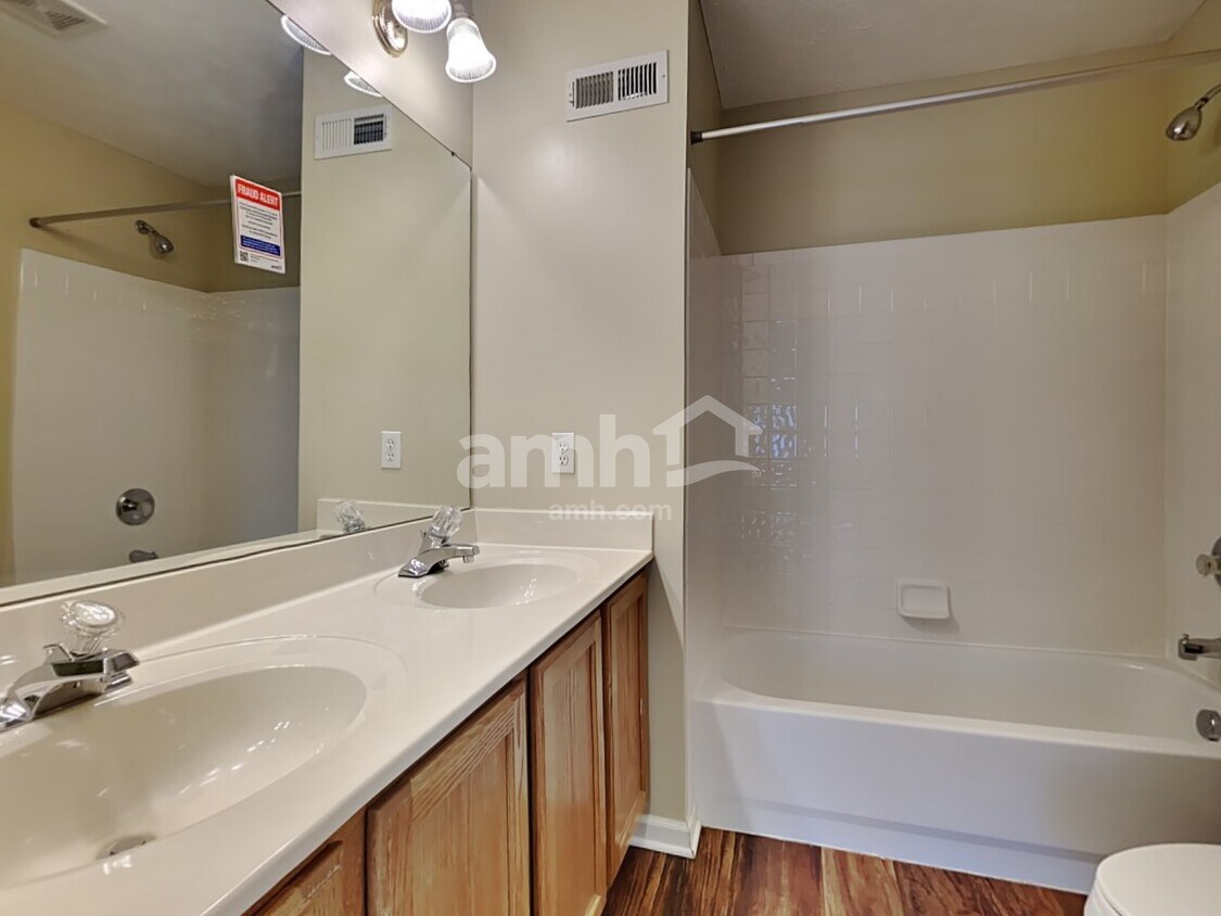 Building Photo - 8000 Trinity Shore Cir