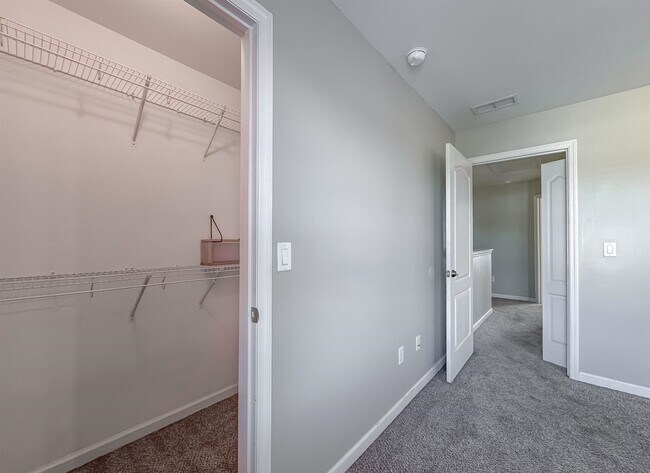 Building Photo - 1988 Green Castle Ln