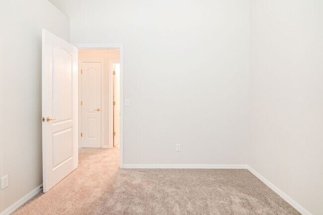 Building Photo - 9853 Portofino Dr
