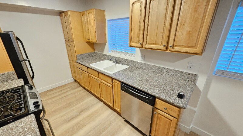 Building Photo - 1130 N Fuller Ave