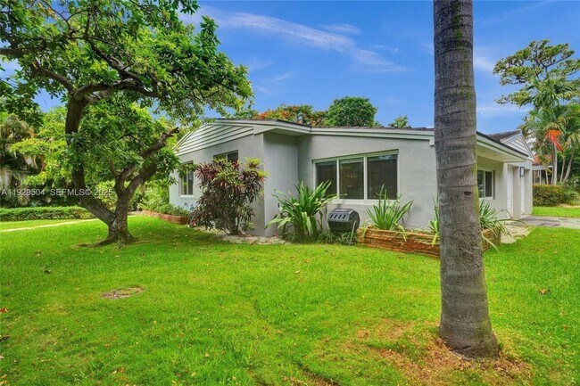 Building Photo - 5620 Alhambra Cir