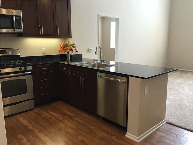 Building Photo - 1480 Scholarship-