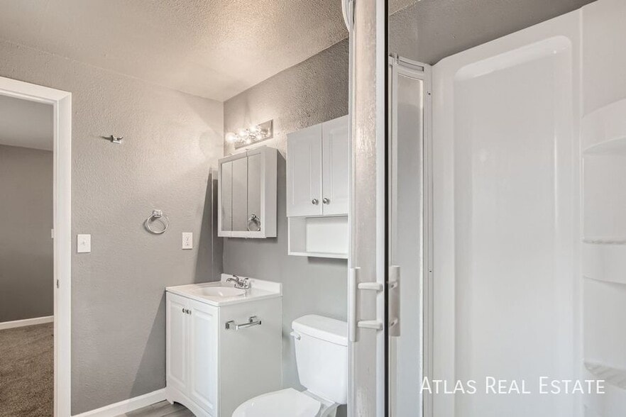 Building Photo - 1690 Monterey Way