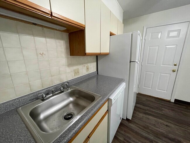 Building Photo - 385 Huse Rd
