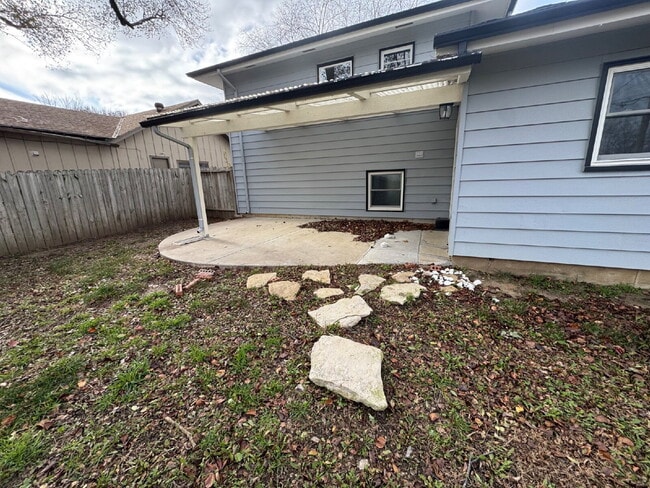 Building Photo - 1014 S Rosalie Ave