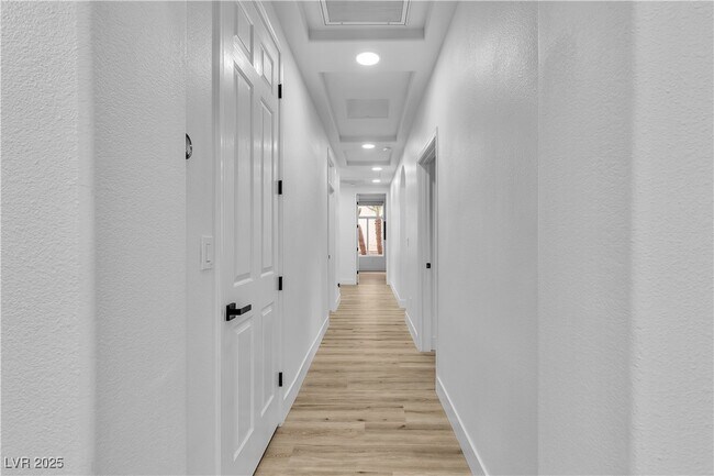 Building Photo - 9513 Villa Ridge Dr