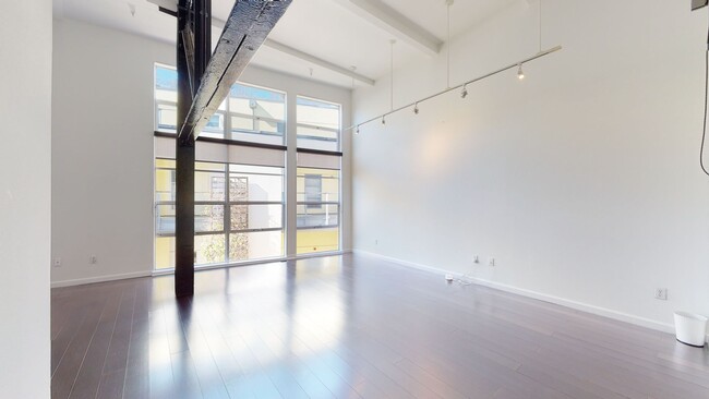Building Photo - Amazing Oliver Loft in Emeryville!