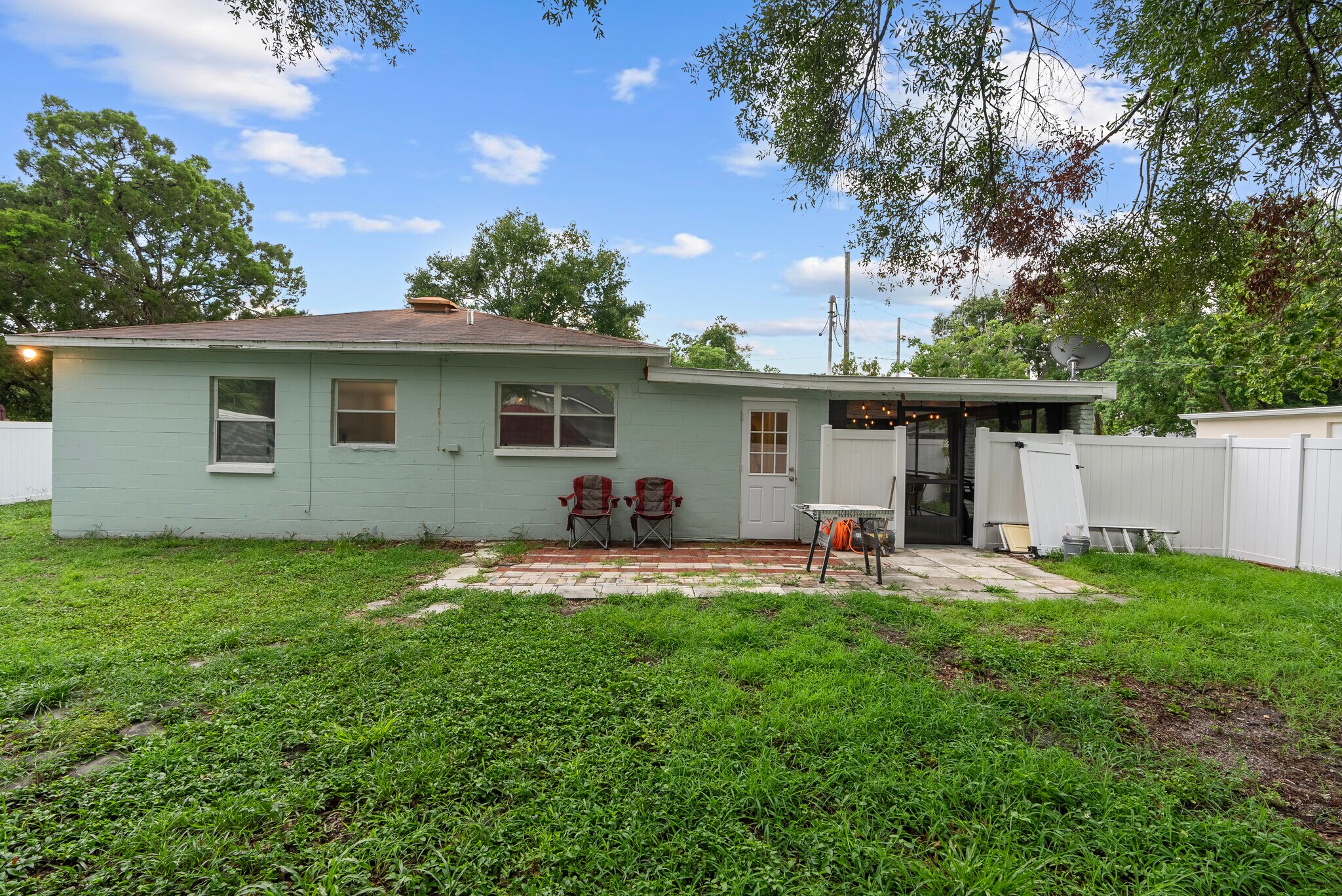 Building Photo - 3011 W Van Buren Dr