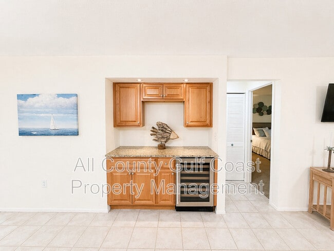 Building Photo - 275 Mission Trail W