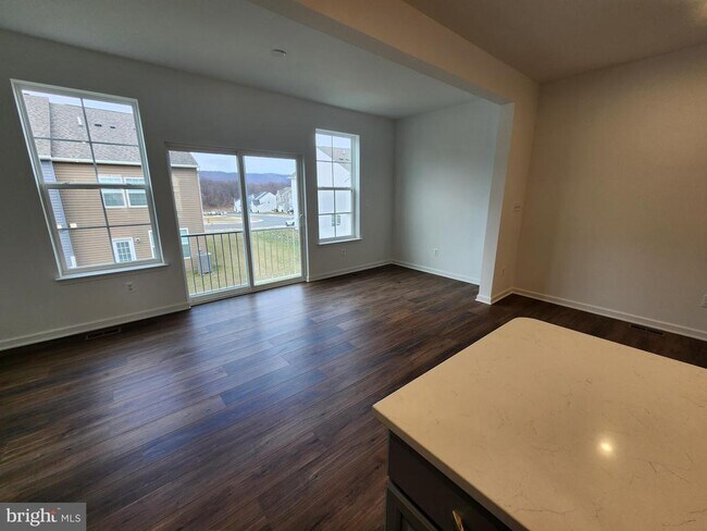 Building Photo - 500 Husky Trl