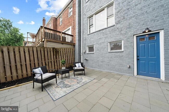 Building Photo - 28 Kennedy St