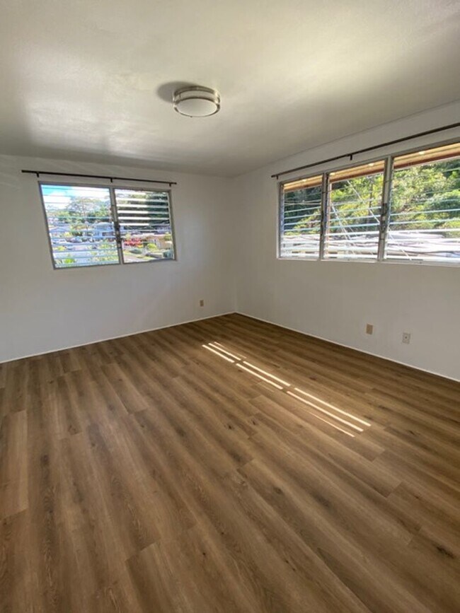 Building Photo - 1 BEDROOM, 1BATH UNIT UTILITIES INCLUDED-PEARLCITY