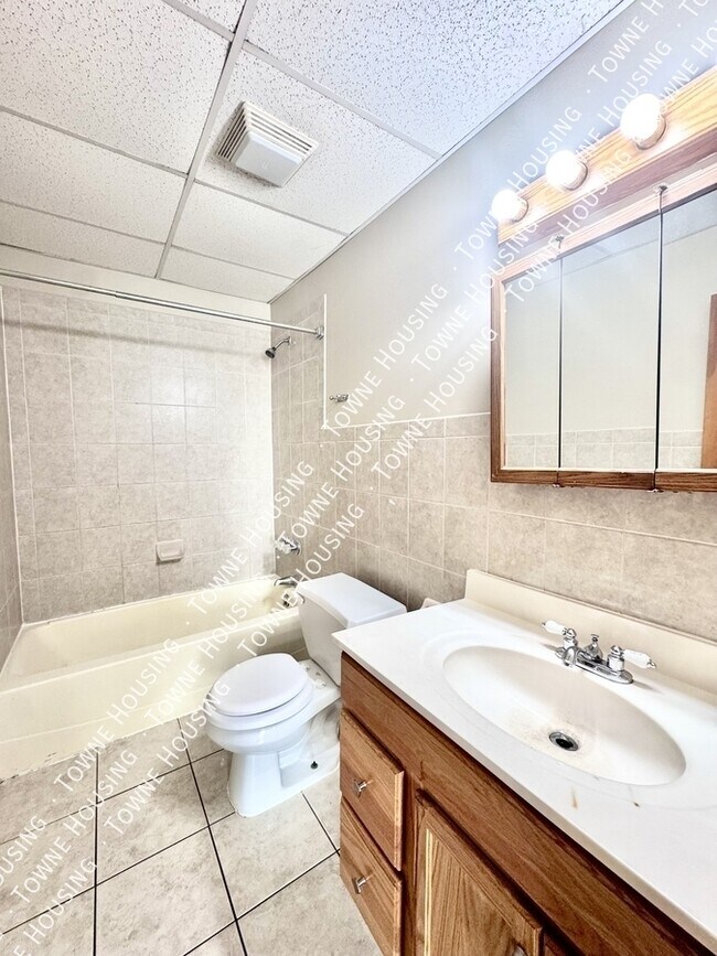 Building Photo - 374 Olmstead Ave