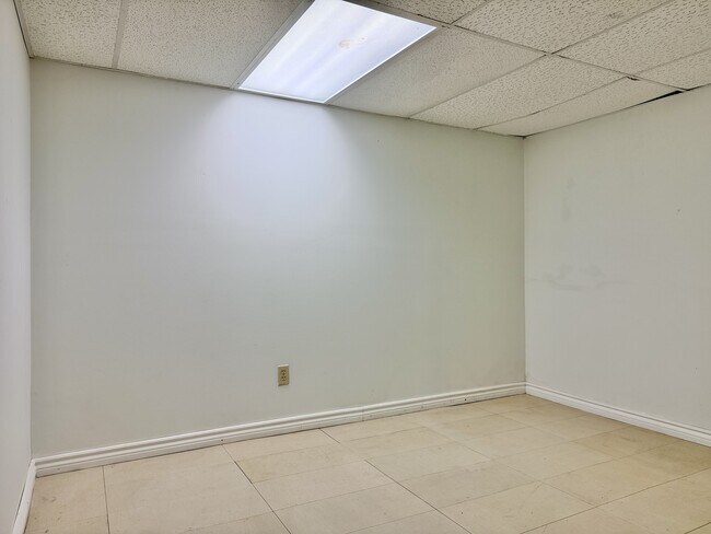 Building Photo - 135 Pembroke Rd SW