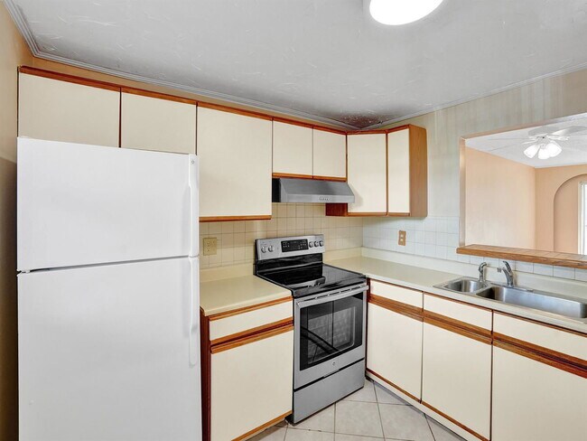 Building Photo - 3000 Riverside Dr