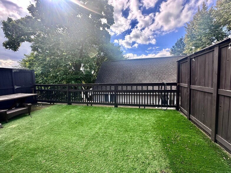 roof deck - 3122 N Paulina St
