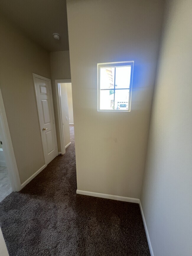 Building Photo - 1205 Shadow Glen Ln