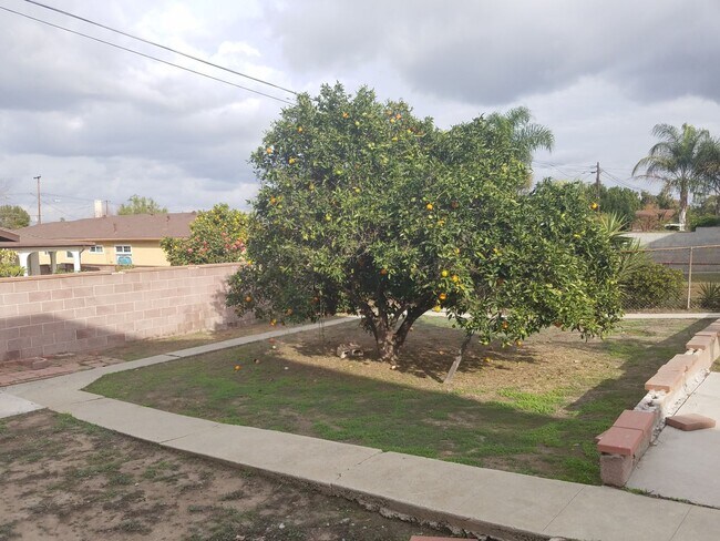 Building Photo - Large North Torrance House. Torrance Schools, Huge yard, 2 car garage hookups **OPEN HOUSE EVERY ...