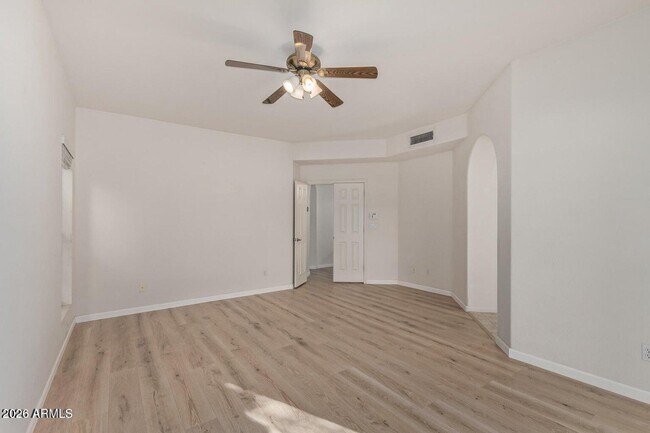 Building Photo - 9414 S 51st St