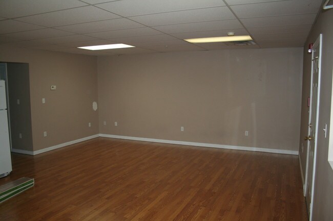 Building Photo - Collins Ferry Court