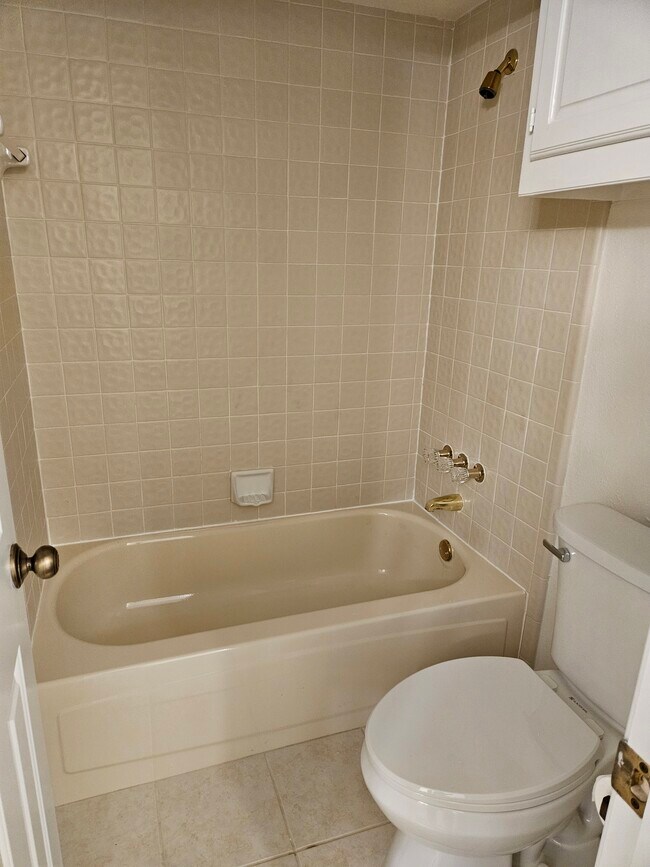 Building Photo - 3913 Davis Cir