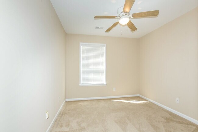 Building Photo - 2645 Winding River Dr