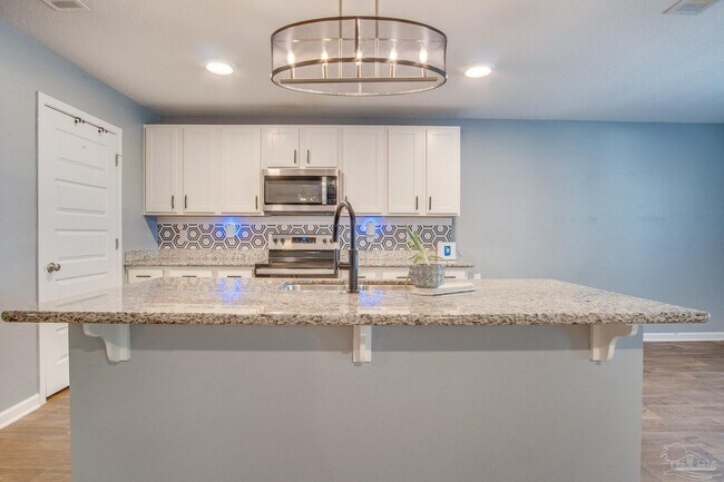 Building Photo - 4668 Red Oak Dr