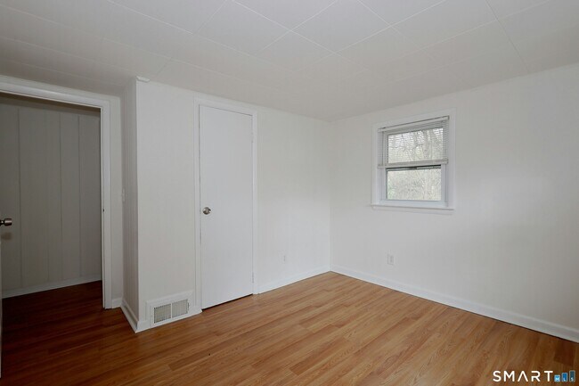 Building Photo - 121 Westport Rd