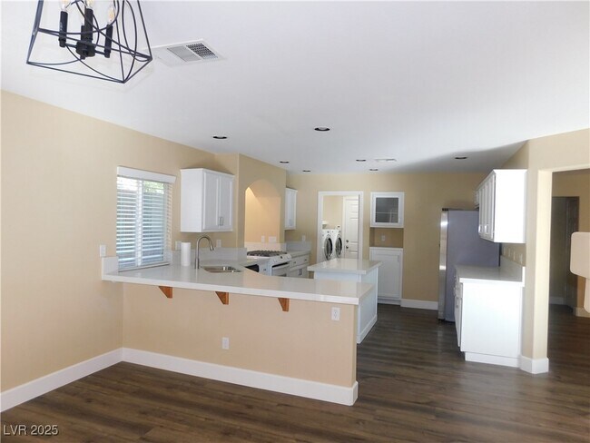 Building Photo - 10855 Carberry Hill St