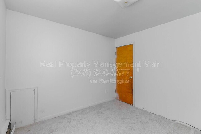 Building Photo - 335 E State Fair Ave