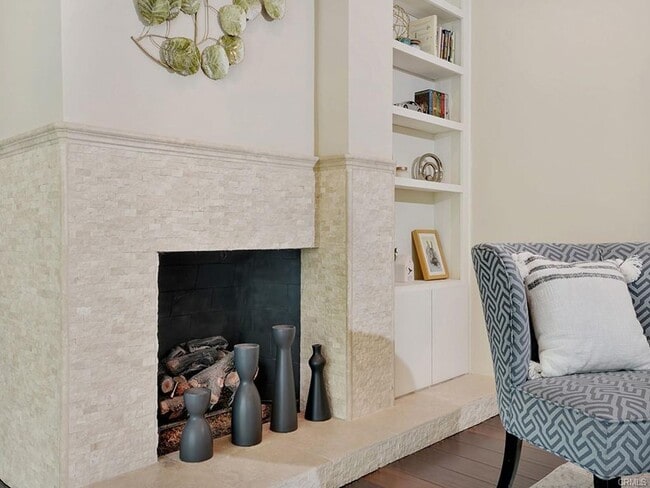 Building Photo - Beautifully Updated Model Home in the Prestigious, highly desirable Woodbridge