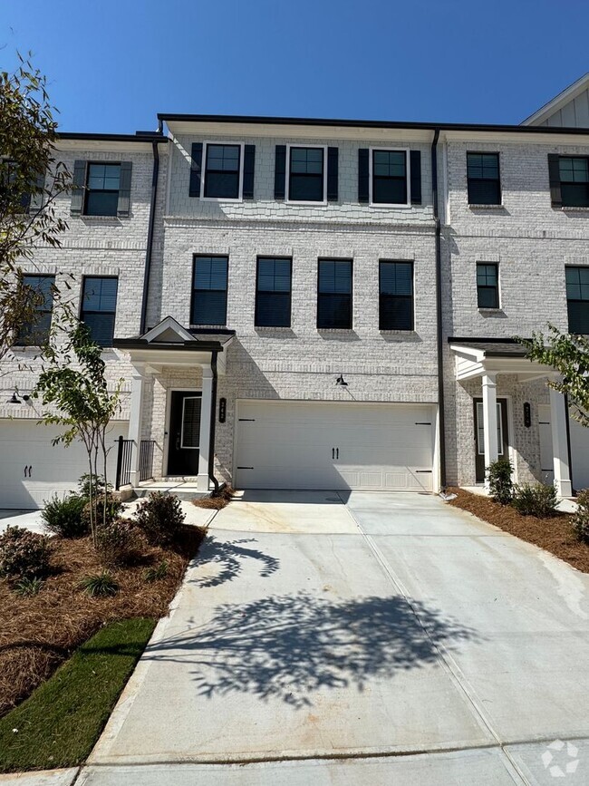 Building Photo - Beautiful 3 Bedroom 3.5 Bath Townhome in L...