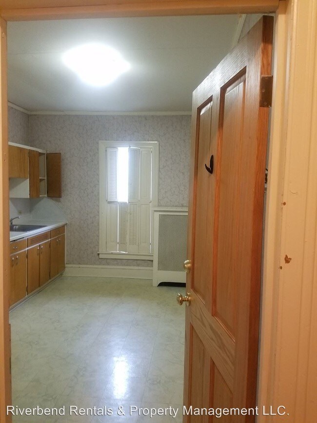 Building Photo - 1103 8th St E